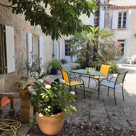 Annexe Du Pont De La Charente Apartamento Châteauneuf-sur-Charente Exterior foto